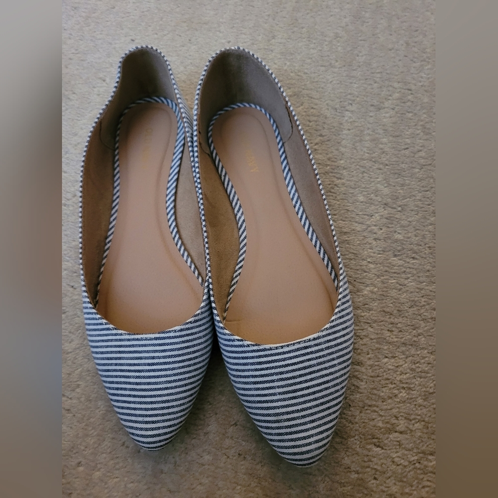 Size 7 - Old Navy flats